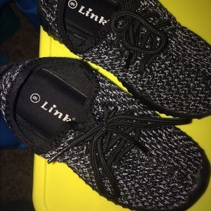 Toddler boy shoes size 9