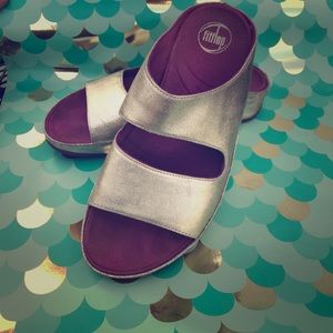 Pale gold sandal fitflop