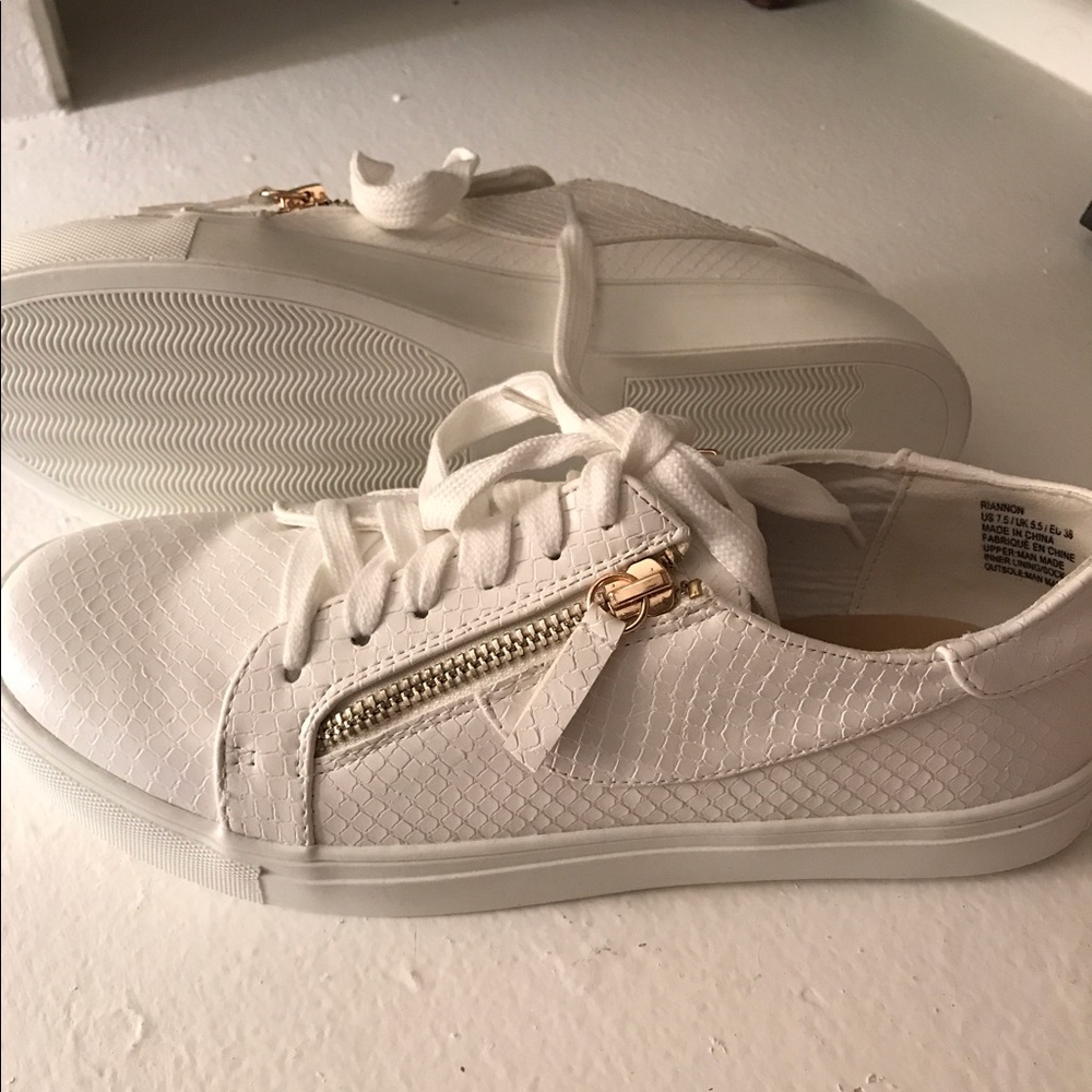 BRAND NEW...Riannon White 👟 Sneakers