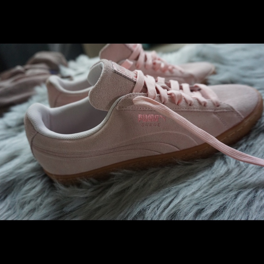 Dusty Pink Suede Pumas