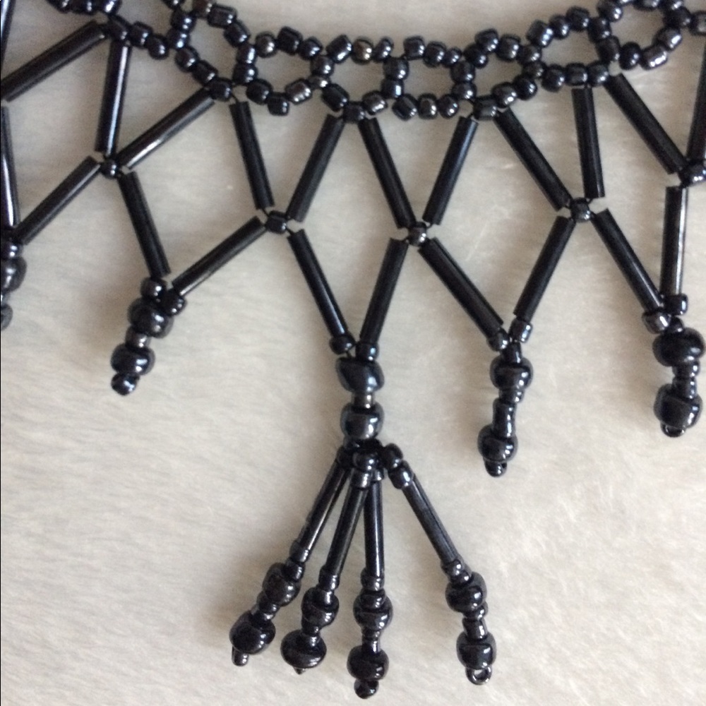 Beautiful Hand Crafted Platinum Colored Necklace - Picture 2 of 5