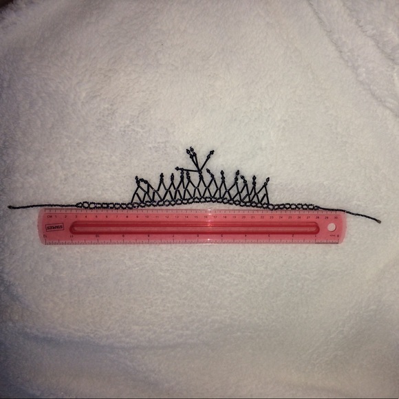 Beautiful Hand Crafted Platinum Colored Necklace - Picture 4 of 5