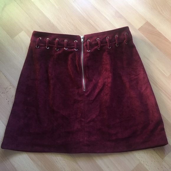 Polyester mini skirt - Picture 2 of 4