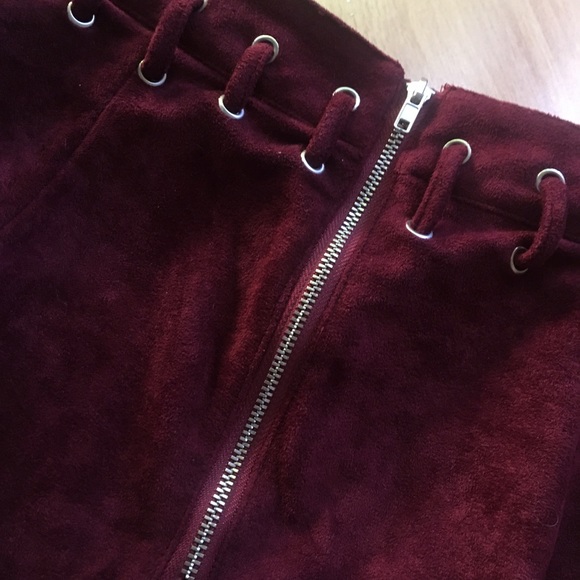 Polyester mini skirt - Picture 4 of 4