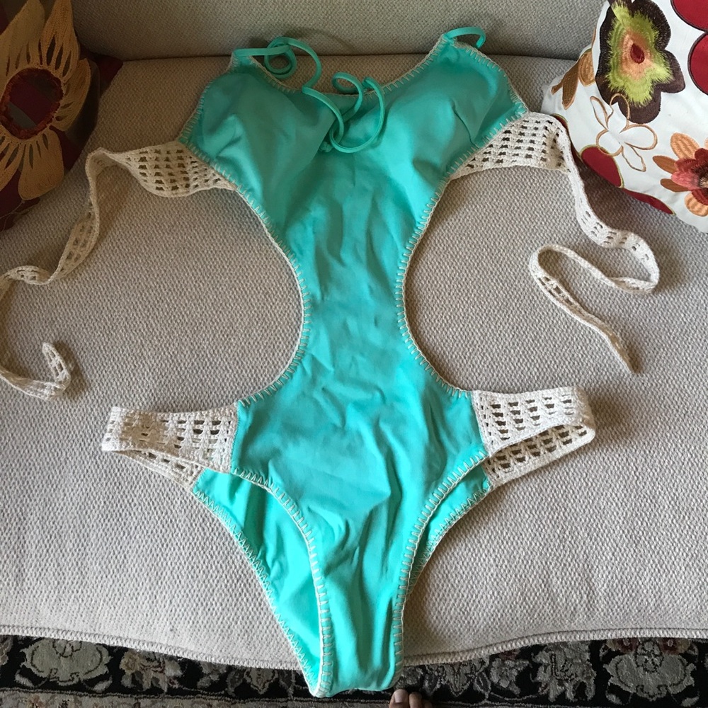 VS monokini