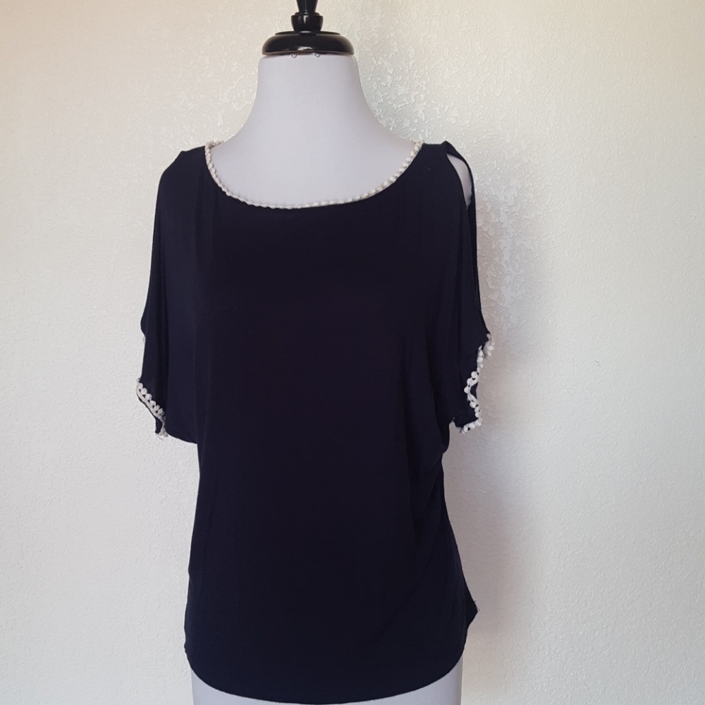 Cute blue top