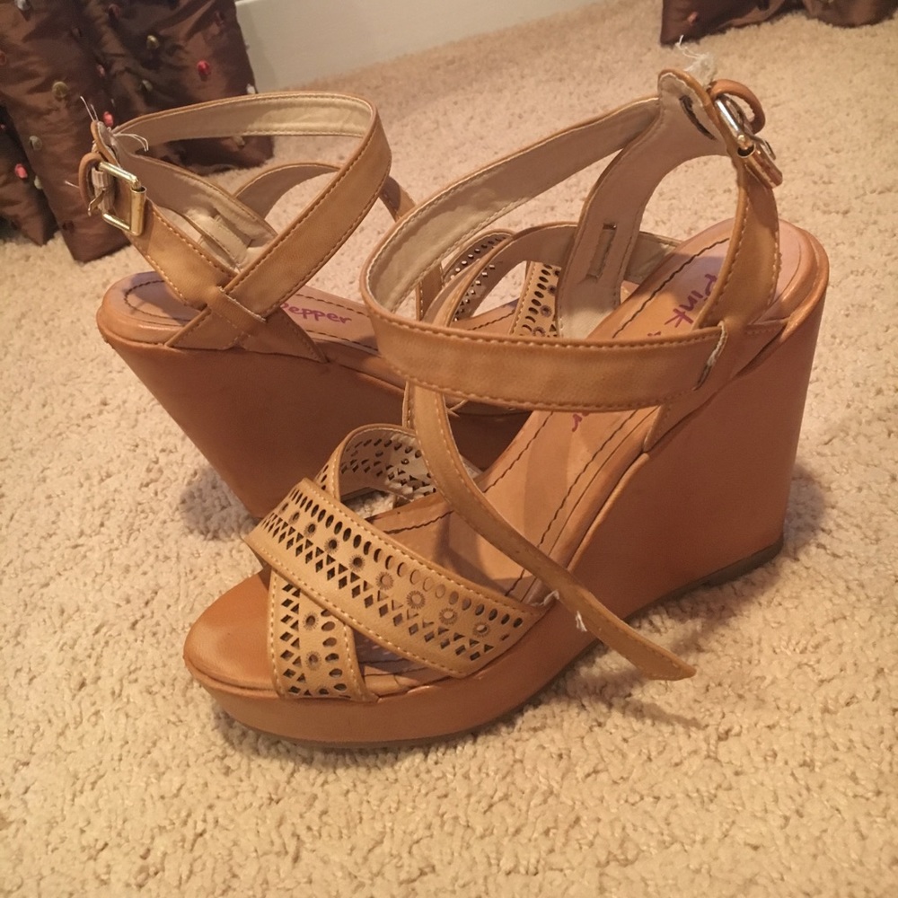 Nude wedges