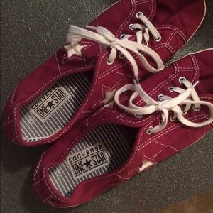 Maroon/off white 8/12 women's Converse