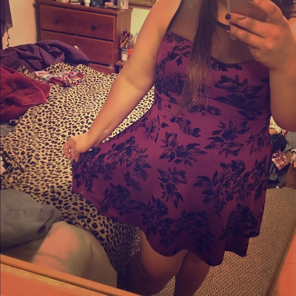 Beautiful plum dress - Picture 1 of 3