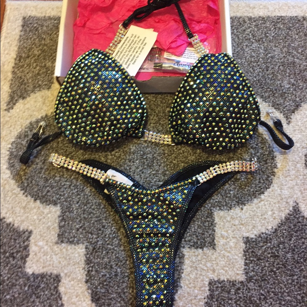 SuitsYou  Swarovski competition bikini