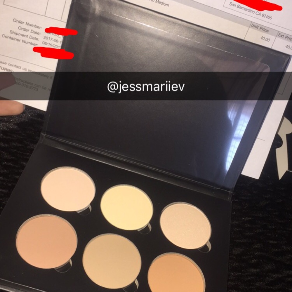 * 1 HOUR SALE*Anastasia Beverly Hills contour kit