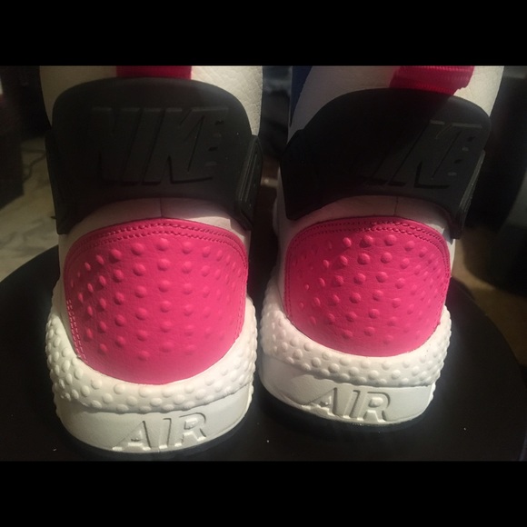 Hi top Nike sneakers with zippers. - Picture 1 of 4