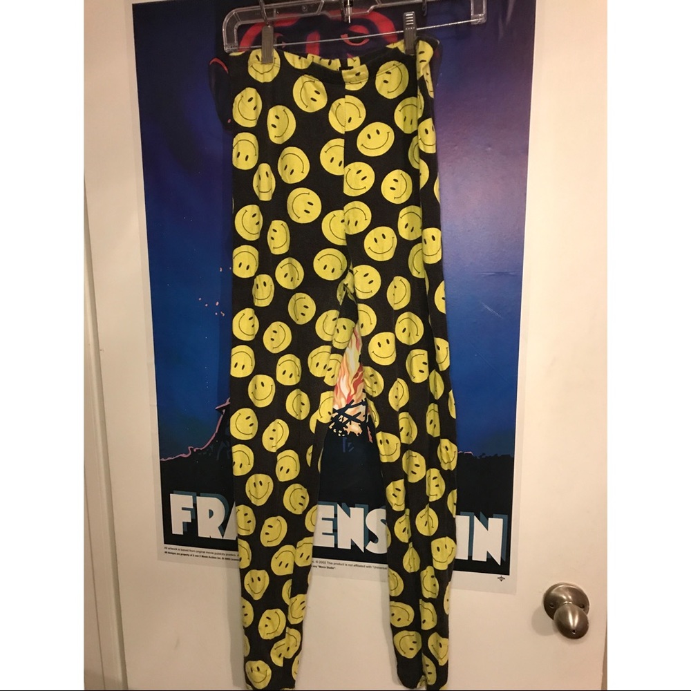 Forever 21 Smiley Leggings Large