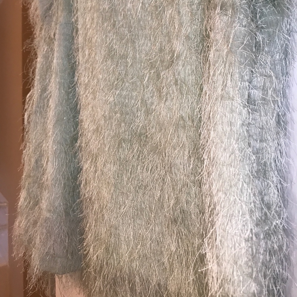 Fuzzy top - Picture 2 of 3