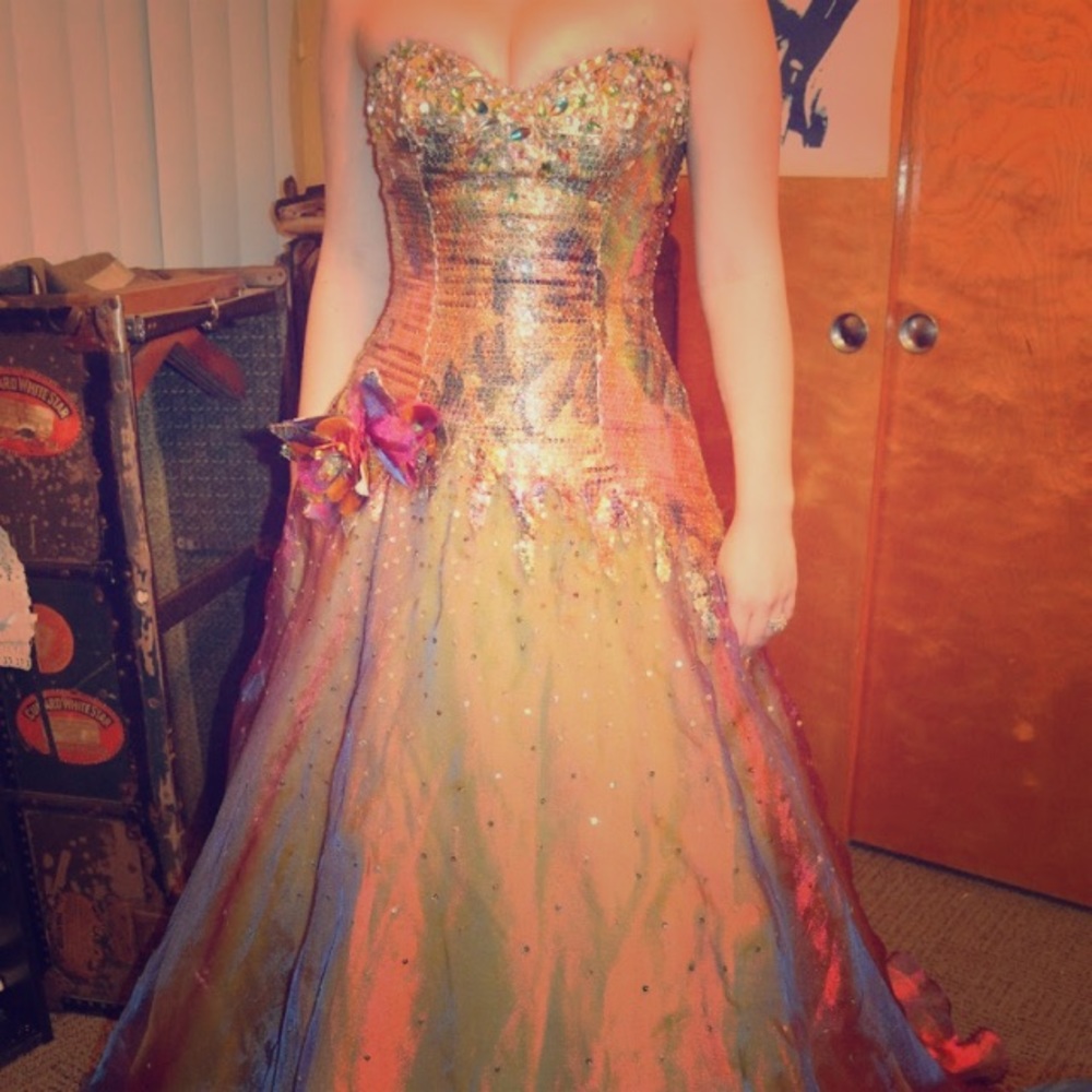 GORGEOUS GOWN!!!!