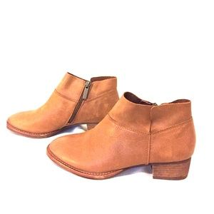 Brown ankle boots 🌞