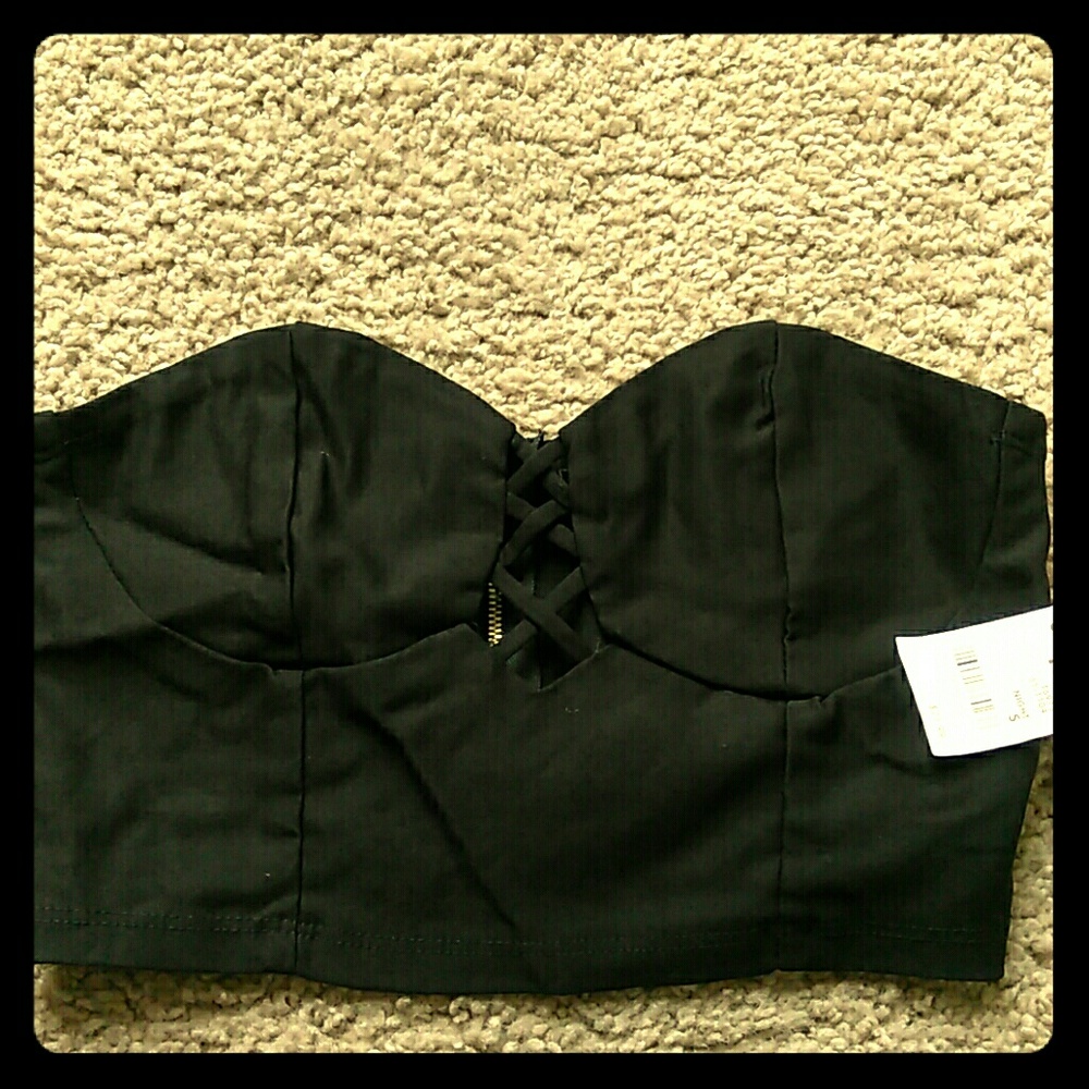 Black slim fit crop lacetop