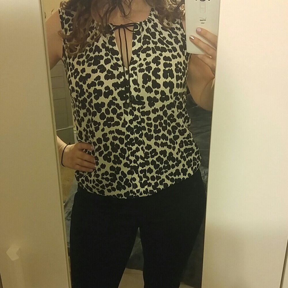 🔥BIG SALE🔥 The Loft, Leopard print top PETITE - Picture 1 of 6