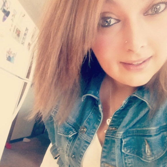 Meet your Posher, Amber - Picture 1 of 1