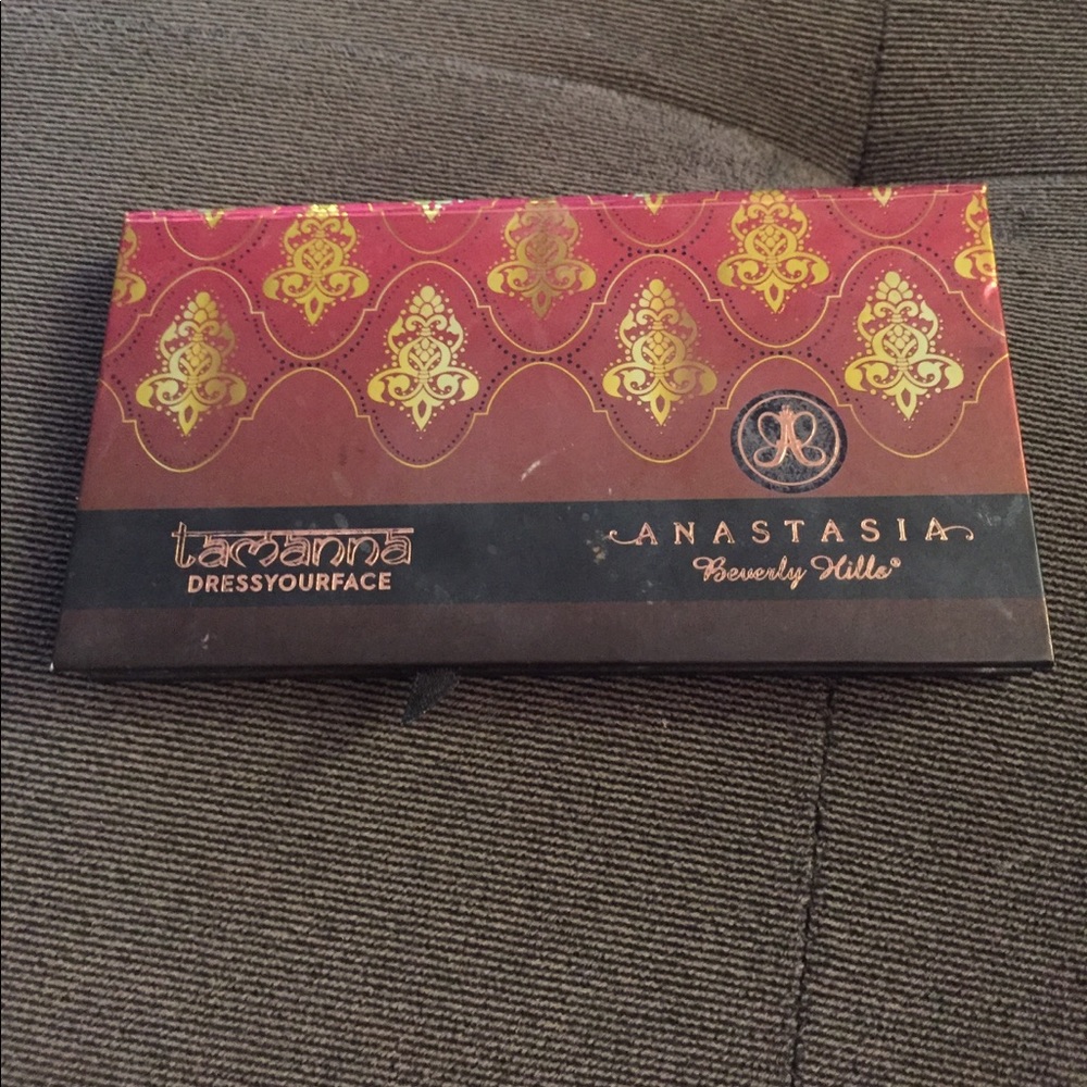 Pre-loved 💗 Anastasia ( tamanna) pallet