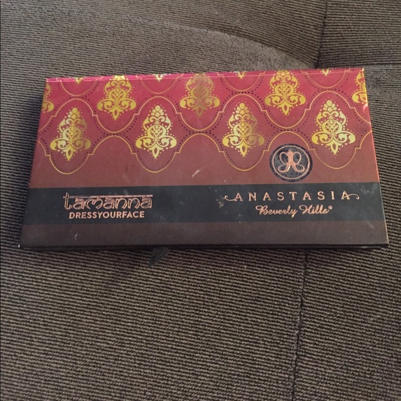 Pre-loved 💗 Anastasia ( tamanna) pallet - Picture 1 of 3