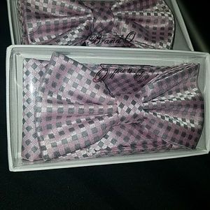 Pink and gray bowties