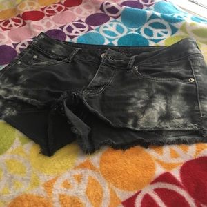 American Eagle size 6 shorts.