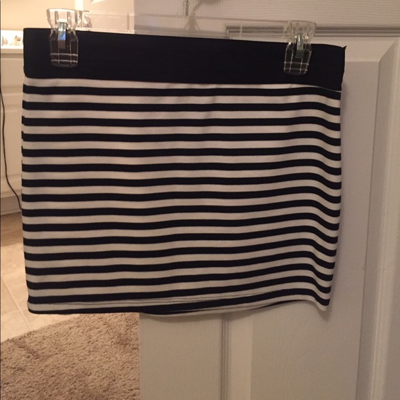 Body Central black and white striped skirt! - Picture 1 of 2
