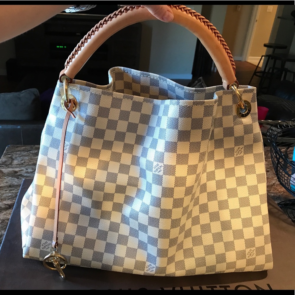 Authentic Louis Vuitton Artsy MM