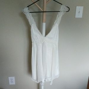 Brand new! Beautiful Express lace top sz 12