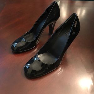 Gucci Black Patent Round Toe Pump