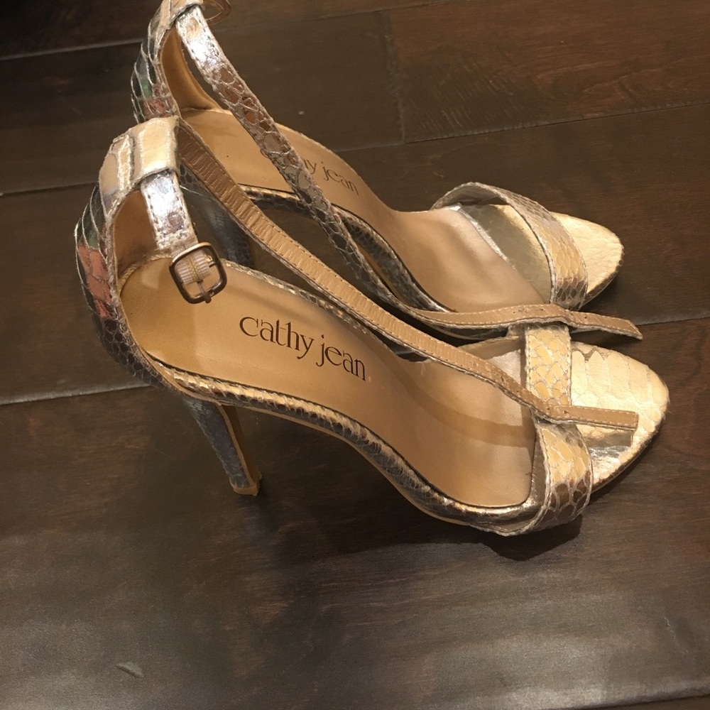 CATHY JEAN Silver Strappy Heels