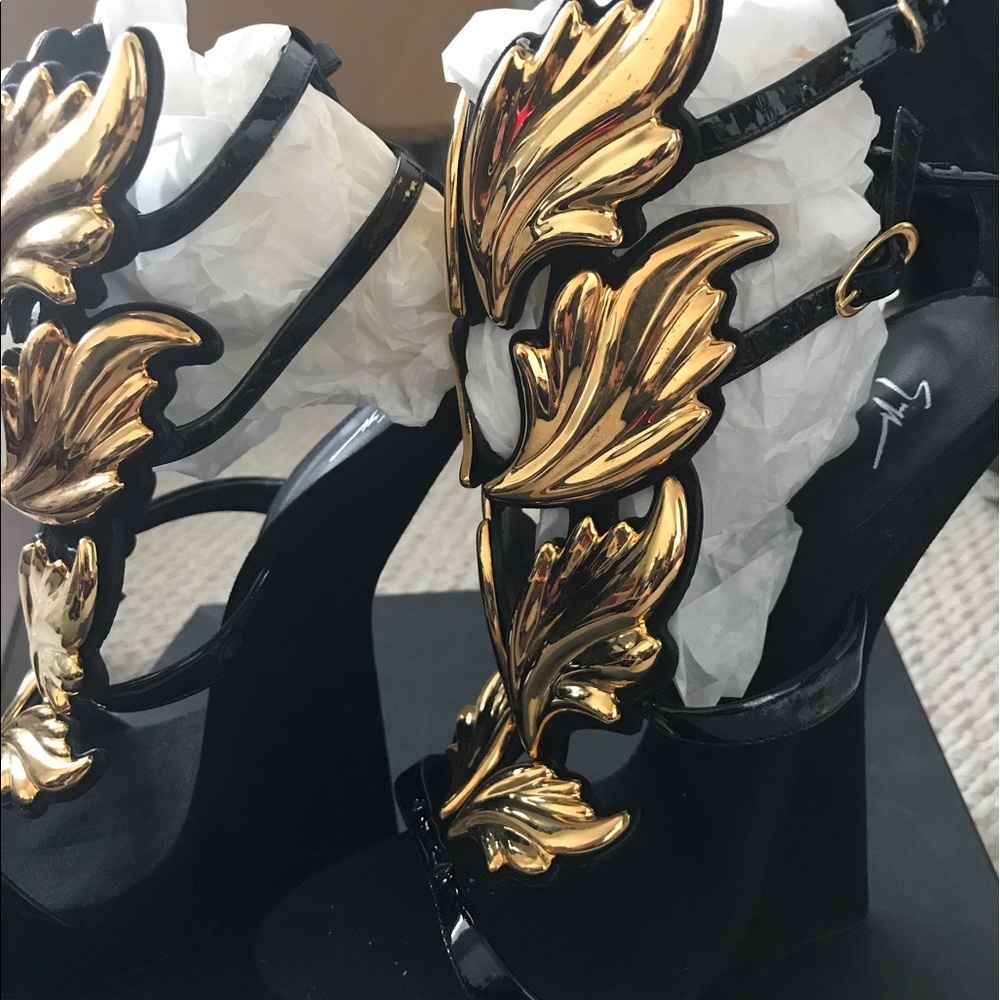 Shoes - Picture 2 of 4