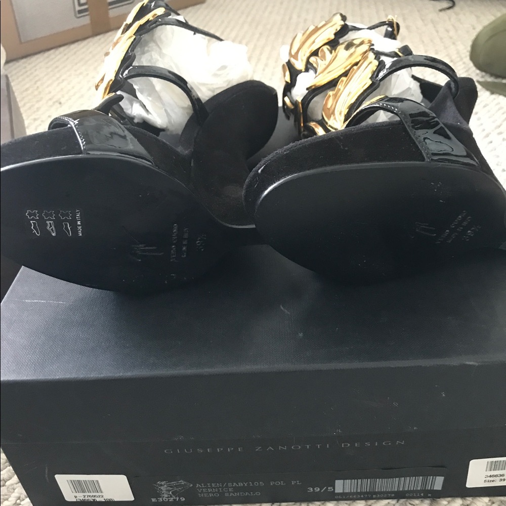 Shoes - Picture 3 of 4