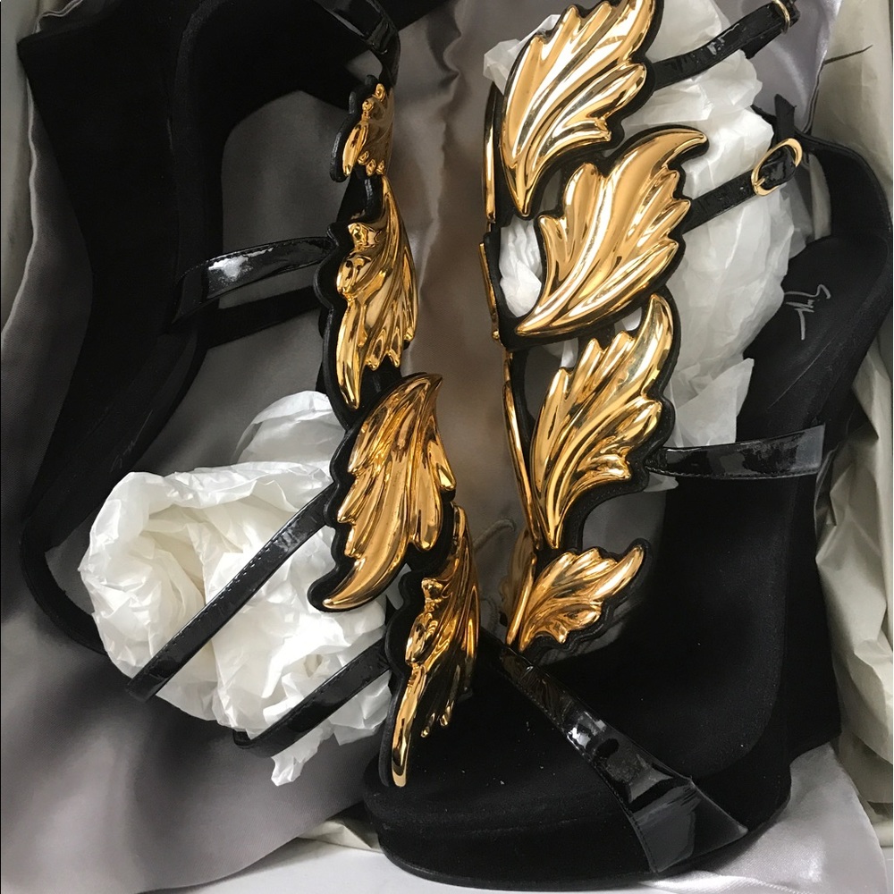 Shoes - Picture 4 of 4