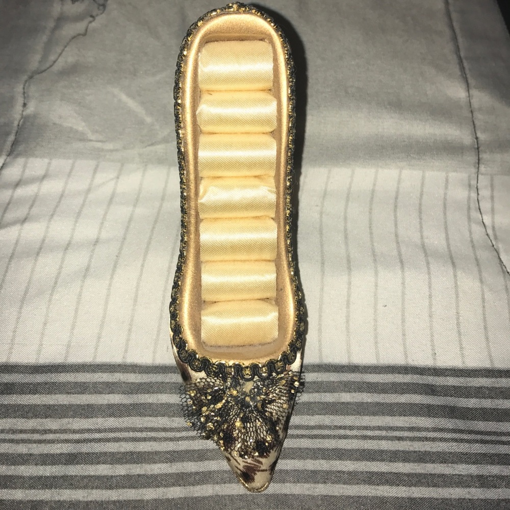 Leaopard heel ring holder