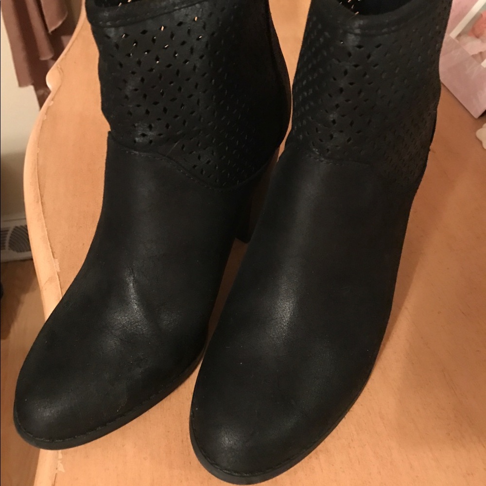Black Apt. 9 boots size 9.5