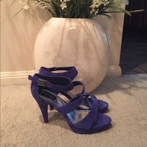 Beautiful White House Black Market Suede Heels