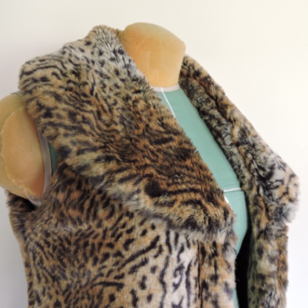 Faux fur cheetah vest size M