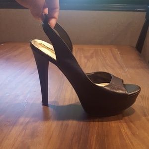 Jessica Simpson pumps