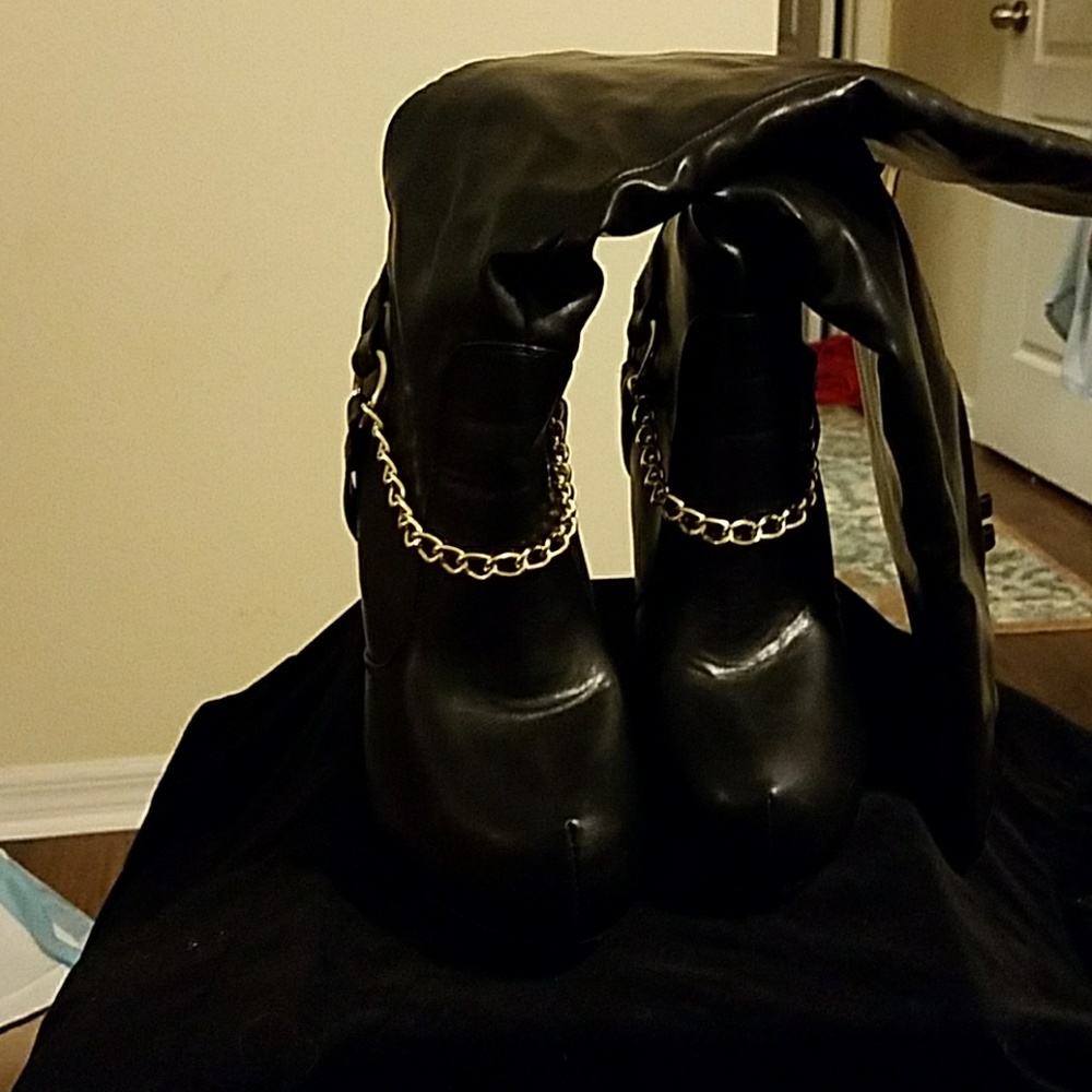 Women's high fashion boots