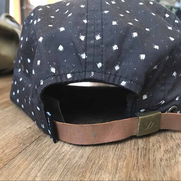🔴SOLD🔴 RVCA 5-Panel Leather Strapback Hat - Picture 3 of 5