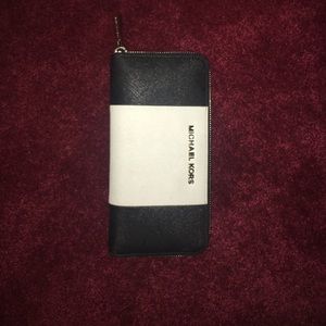Michael Kors Jet Set Wallet