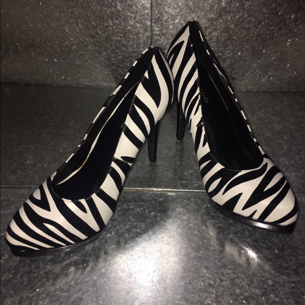 Top Moda Zebra Print Pumps