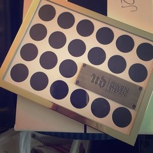 Gwen Stefani/urban decay eyeshadow palette!