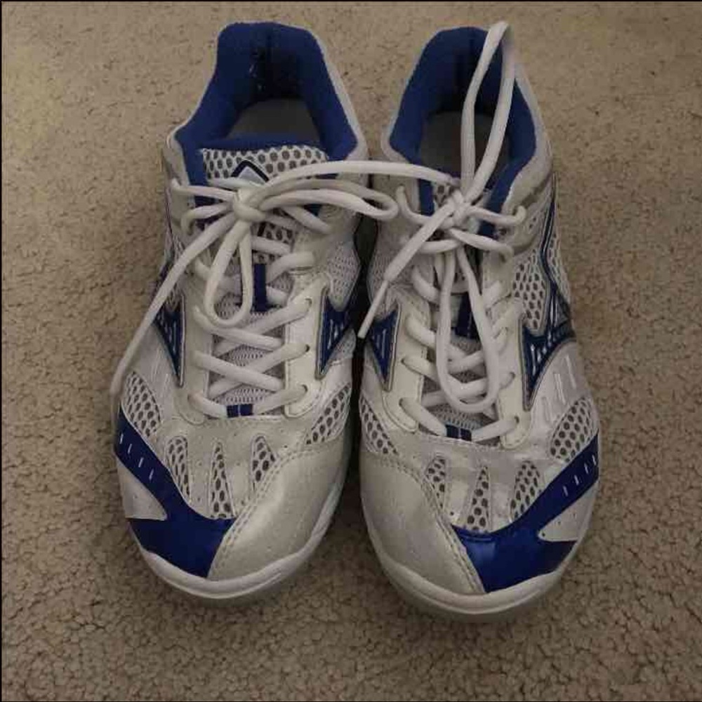 Mizuno Volleyball Shoes Size 9.5