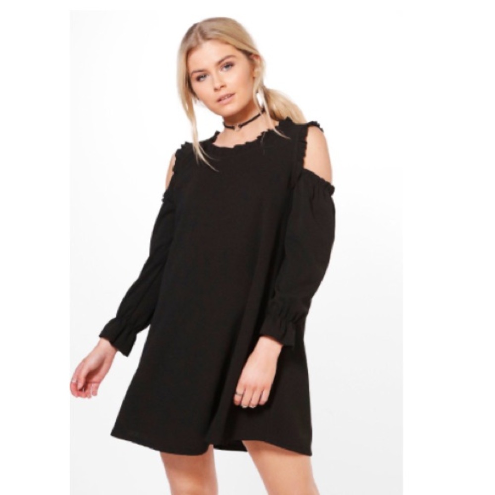 Cute little black dress!