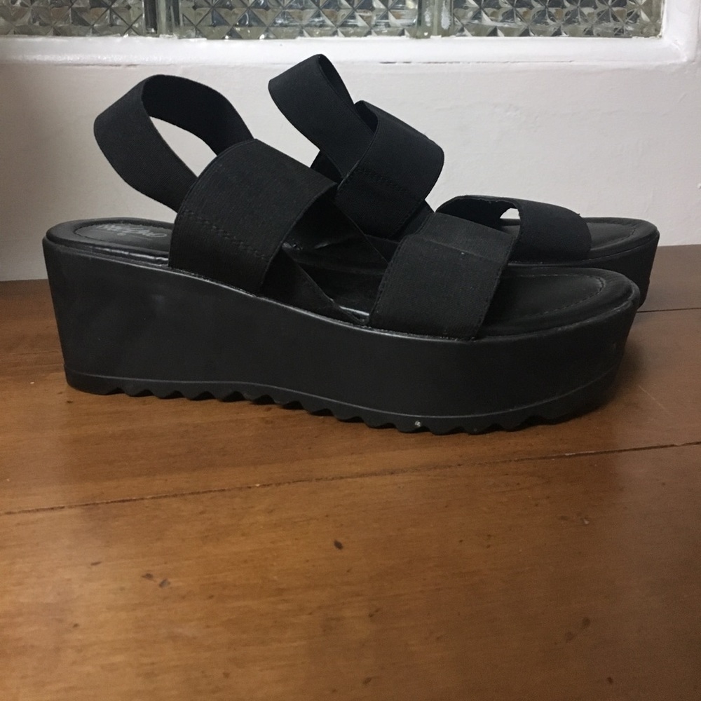 Elastic Sandal