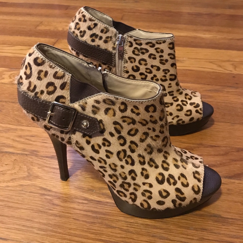 Enzo Angiolini leopard heels!