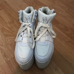 White QOZMO platforms